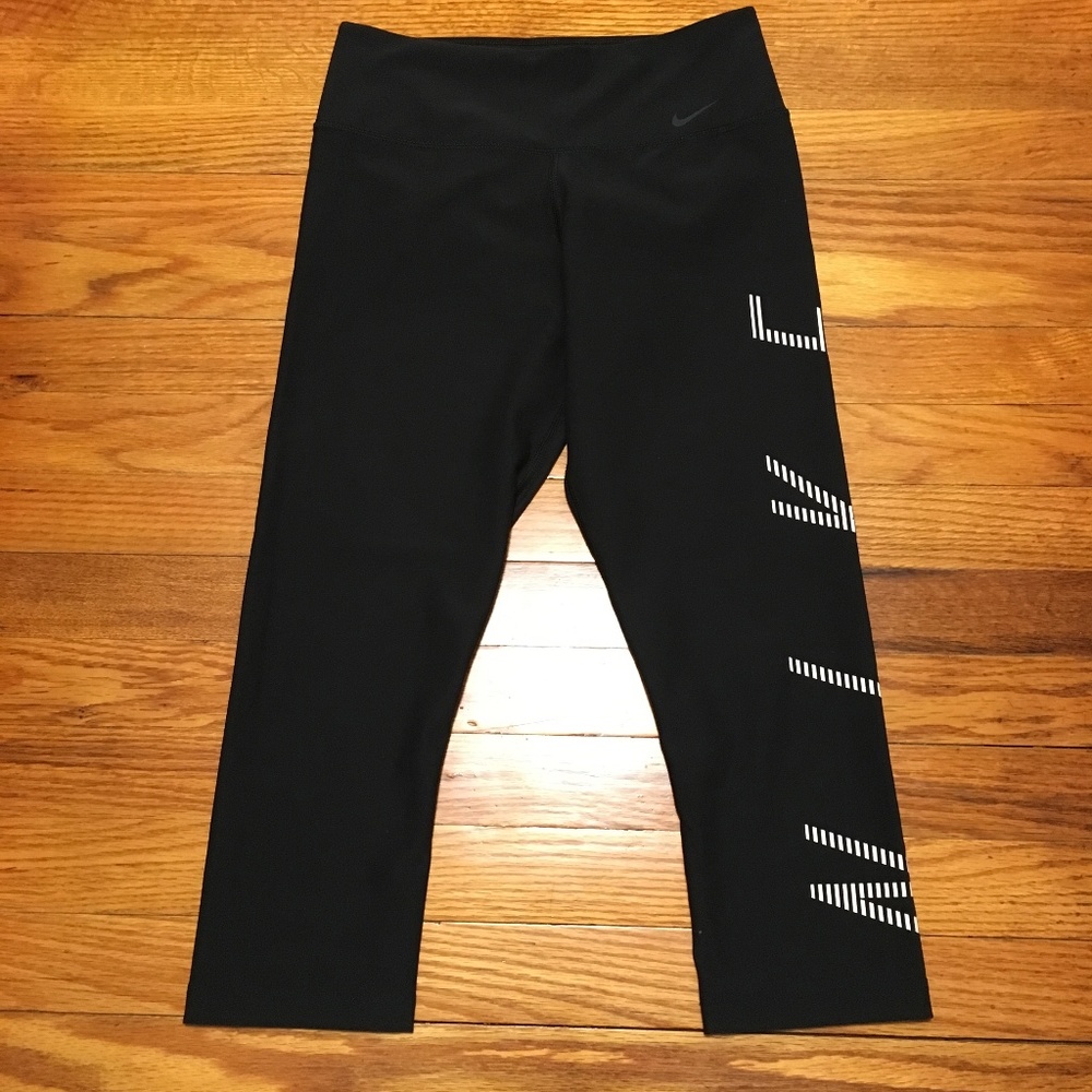 Nike Dri-Fit Athletics Power Legend Graphic Capri